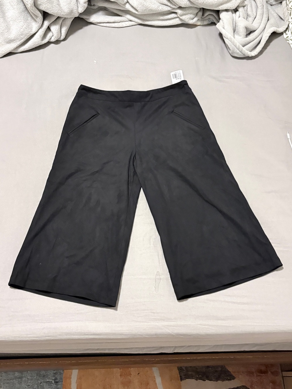 Forever 21 Black Wide-Leg Cropped Pants